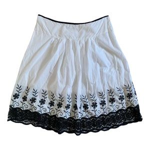 Magic black and white embroidered lace floral fairy cottage circle skirt size xl
